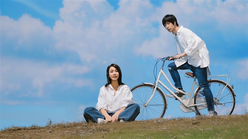 阿信與奶茶首次合作的照片