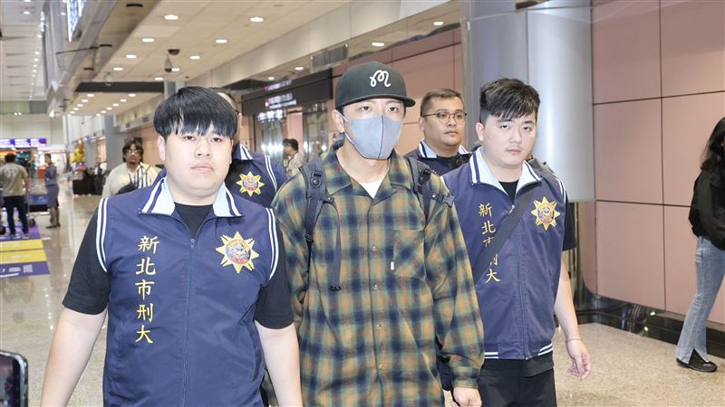 坤達被逮捕相關照片