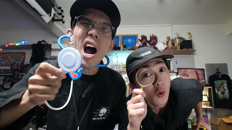 胡鬧戰隊萬聖節上街頭搞鬼。