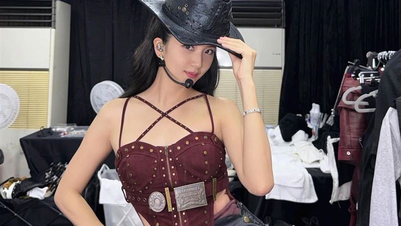 Jisoo在高雄世運主場館的演出現場照片