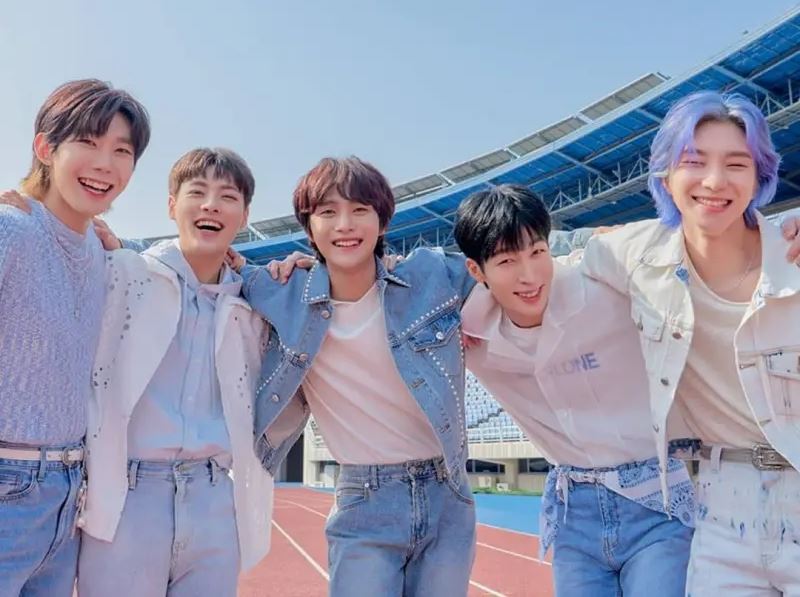 安度模装智障7个月闪兵照片