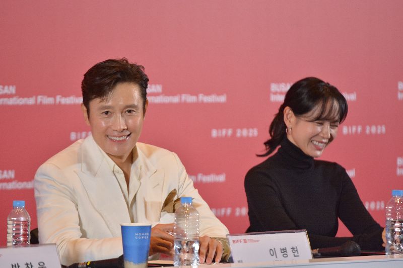 徵人啟弒合演夫妻的李炳憲與孫藝真