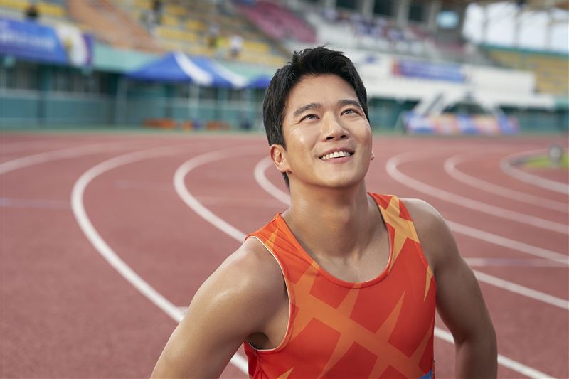 腦性男 河錫辰苦練跑步演技爆發,帥氣十足。