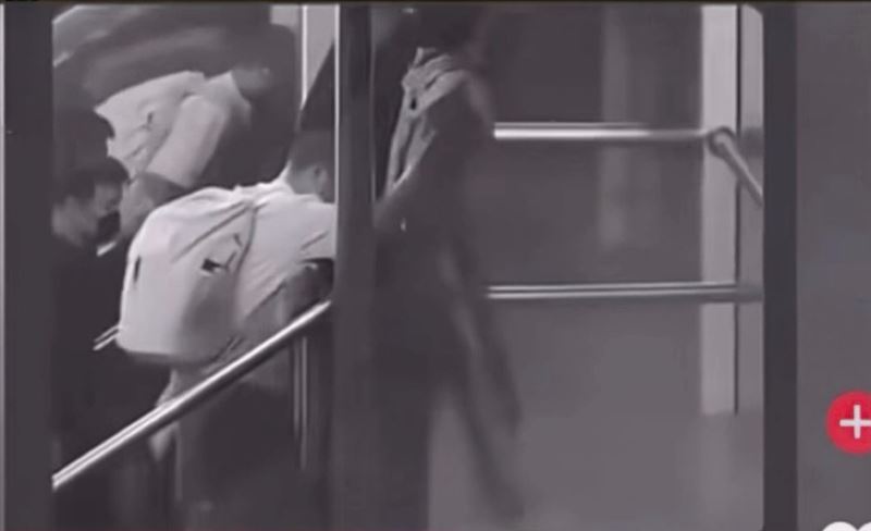 疑似于朦朧生前遭逼迫的監視器畫面截圖