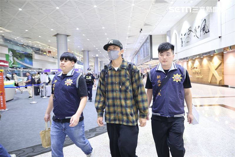 坤達自加拿大返台遭檢警拘提