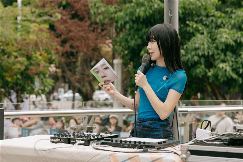 白安專輯封面照片