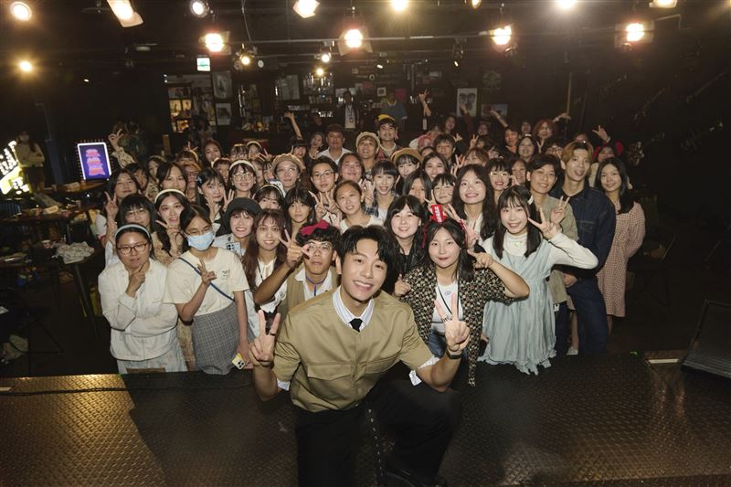 韋禮安與東海合唱現場及手寫信