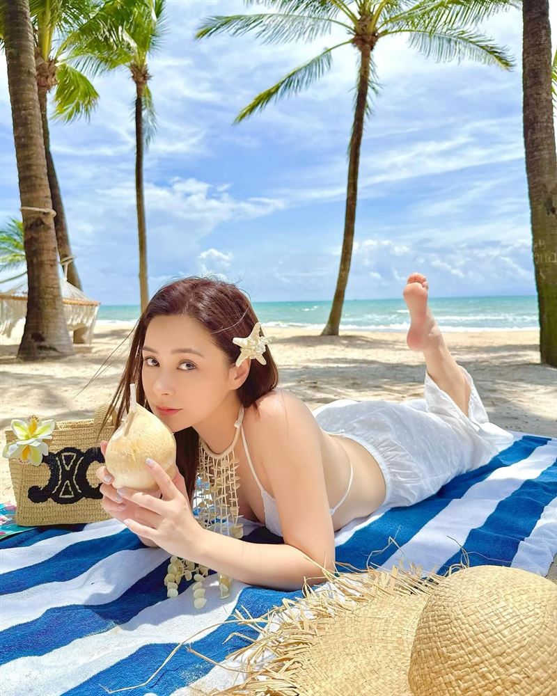 阿嬌昔日容貌與舞台照