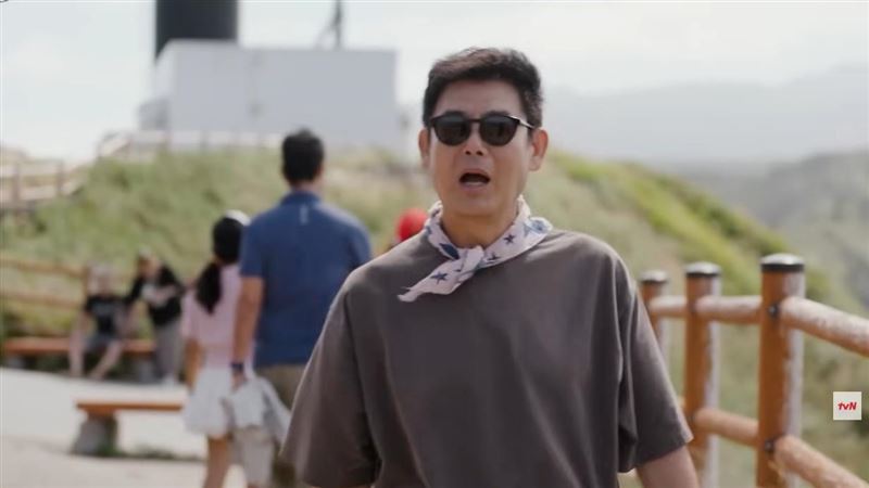 成東鎰近期形象變化