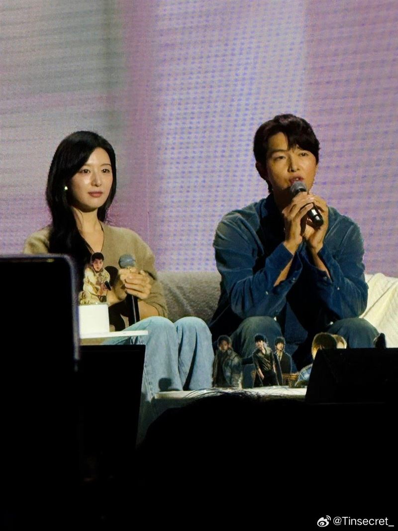 金智媛驚喜現身與宋仲基同框