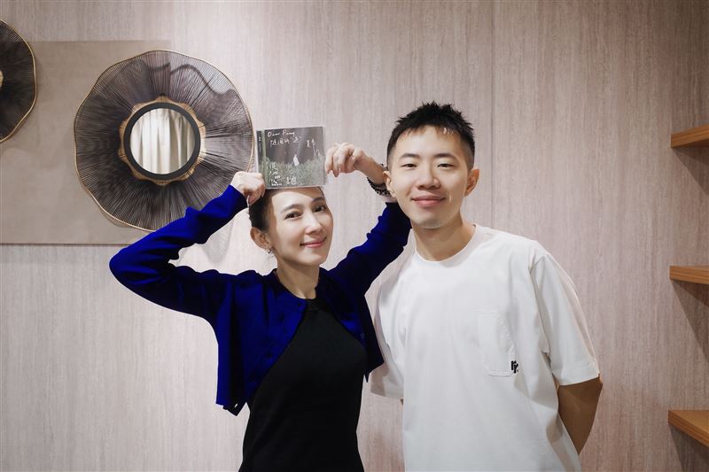 鄭興與戴佩妮合作新歌〈耶加雪菲〉