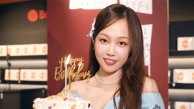 安吉演唱想像我們,帶動全場大合唱