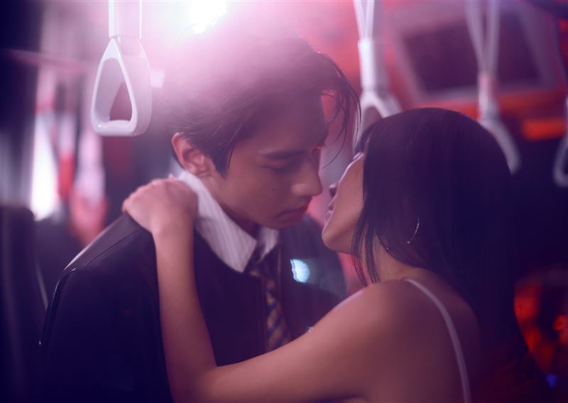 〈電影類型〉MV借位親吻鏡頭