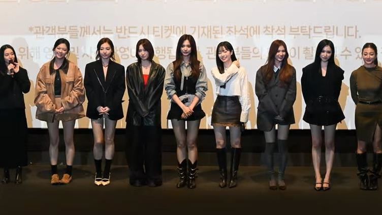 TWICE定延出席活动的合照