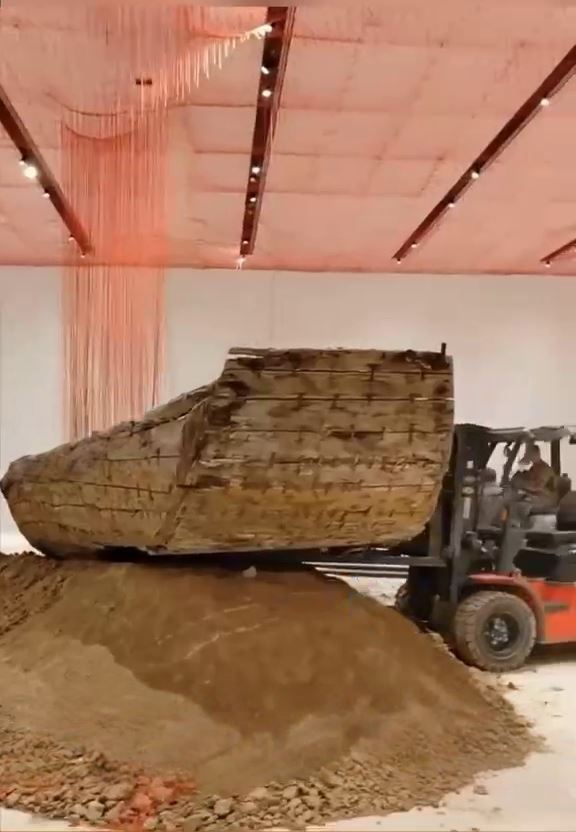 798展馆深夜拆除展品