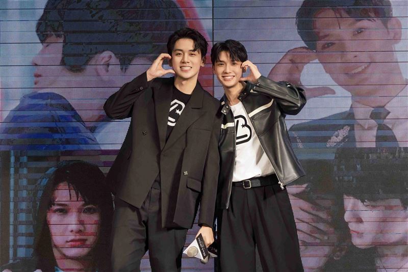 葛兆恩與紀成澔在公園長椅上深情接吻68秒（圖／結果娛樂提供）