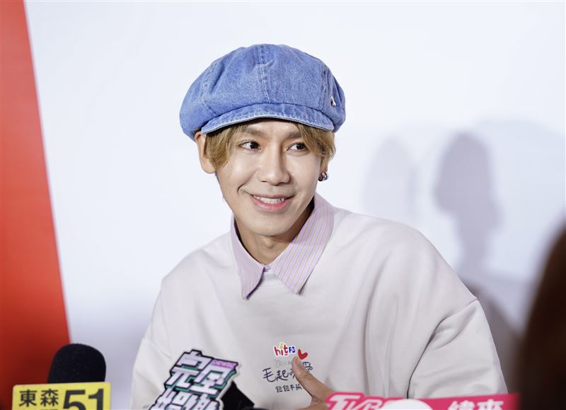 鼓鼓與呂小柱在公益記者會現場