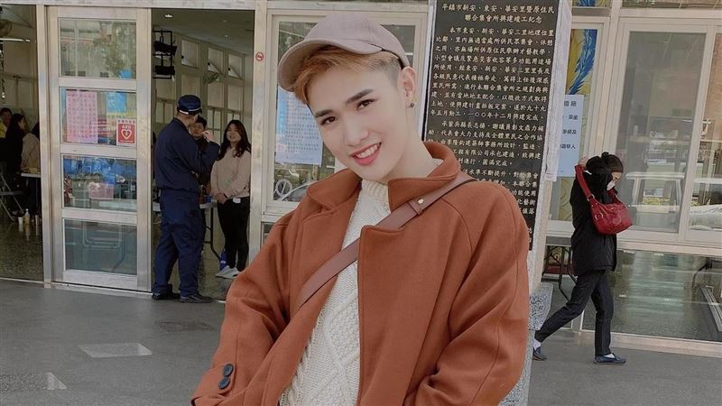 鍾明軒整理行李