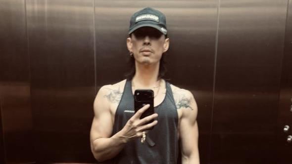 吳建豪電梯自拍畫面