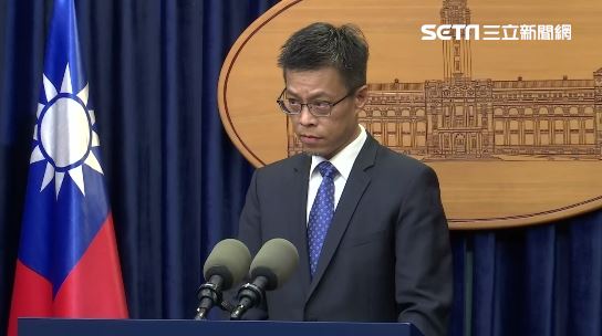 黃重諺評論鏡像比喻