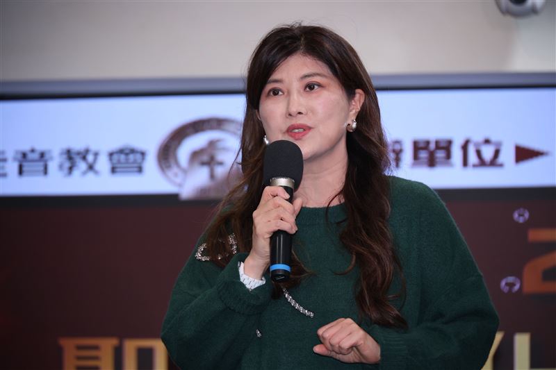 李晶玉公开現身