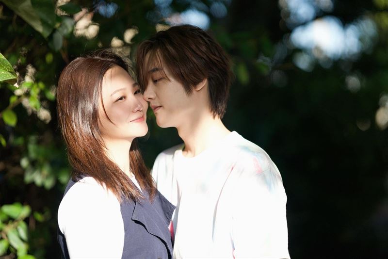 妮妮與父母的合照