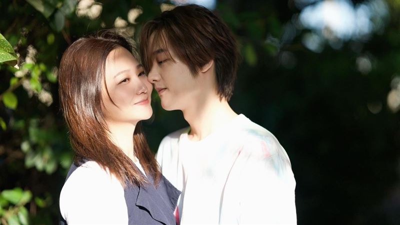 那對夫妻温馨家庭照片