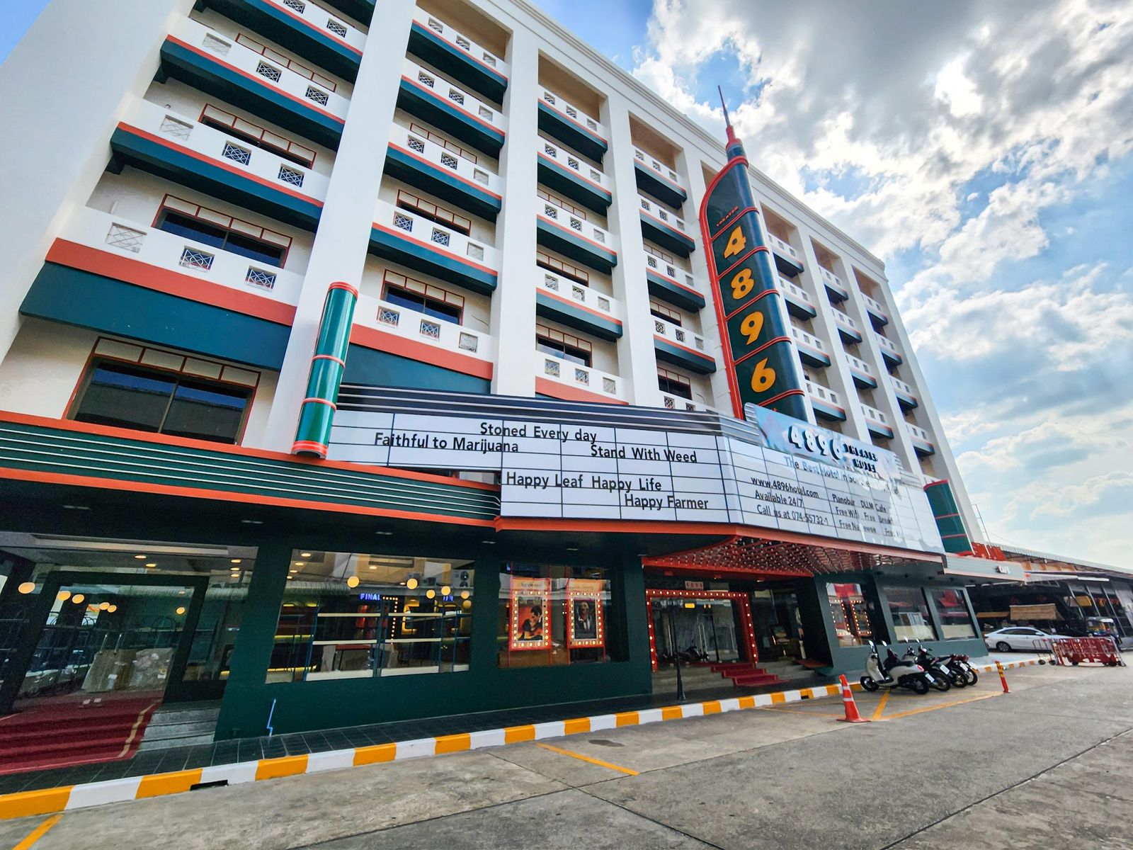 4896 Theater Hotel外观