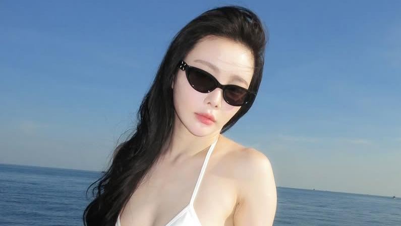 舒子晨穿比基尼秀身材