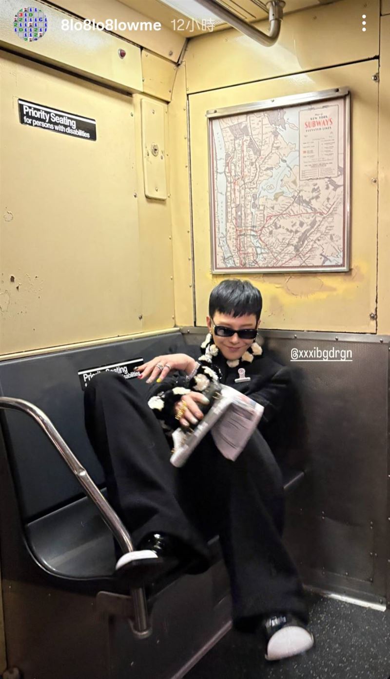 GD在地鐵布景自拍