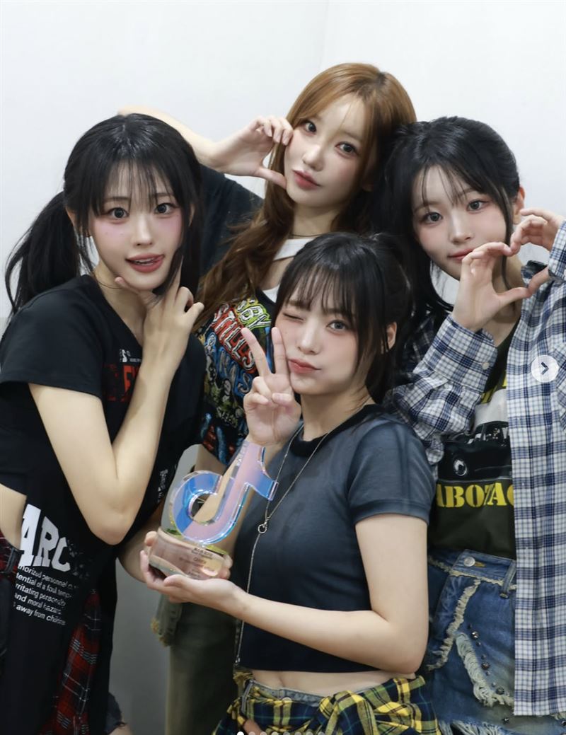 QWER抵台抵達現場