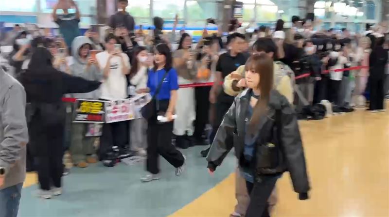崔叡娜現身機場