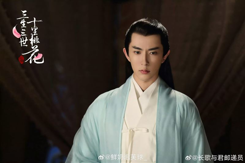 于朦朧在《三生三世十里桃花》中饰演白真上神