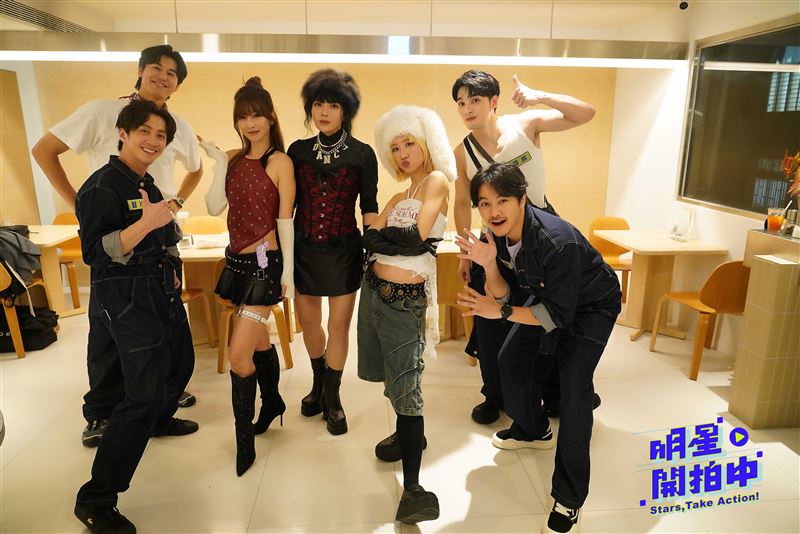 唐綺陽扮成女團