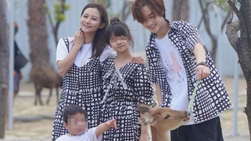 镜周刊配图:Kim与女儿