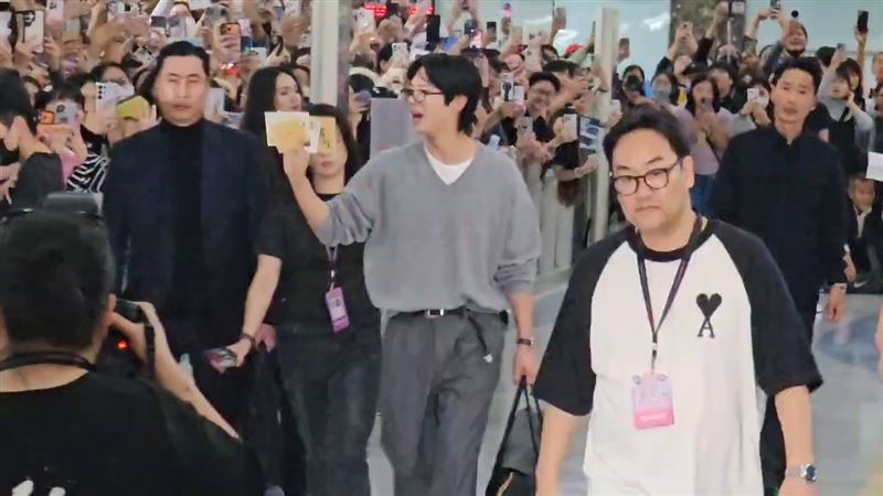 朴寶劍收信與粉絲互動