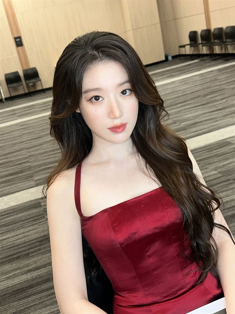 舒華抵台機場照