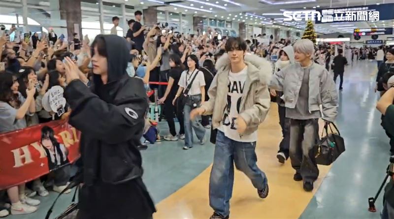 AAA典禮粉絲海潮