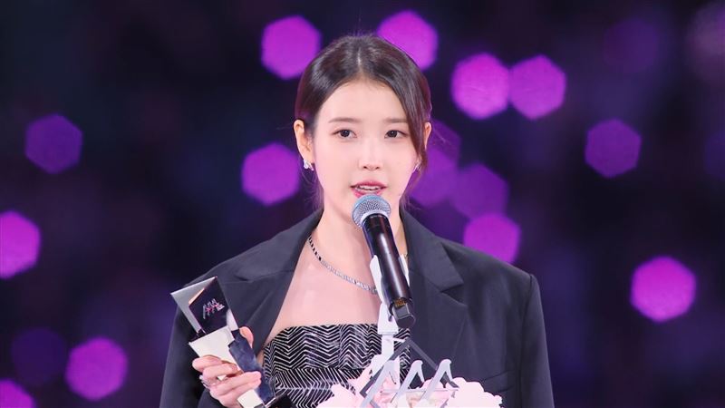 IU上台致谢與頒獎瞬間