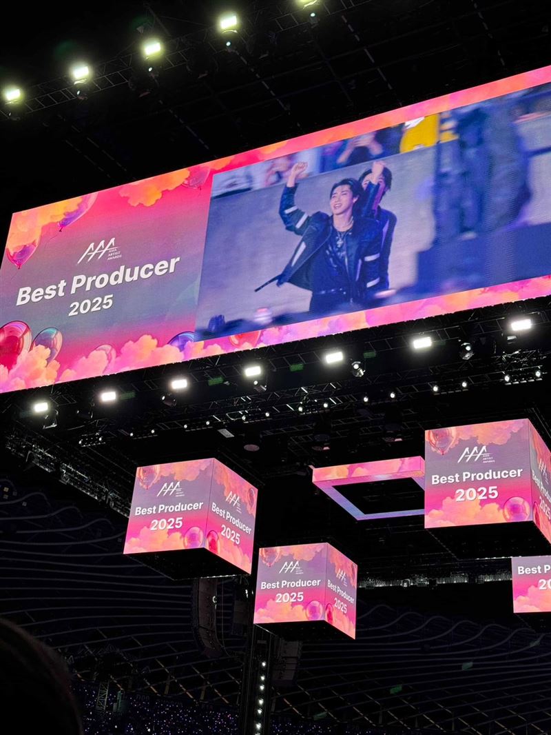 HAN在獲獎前準備去廁所