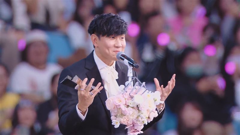 林俊傑上台領獎(圖/starnews提供)