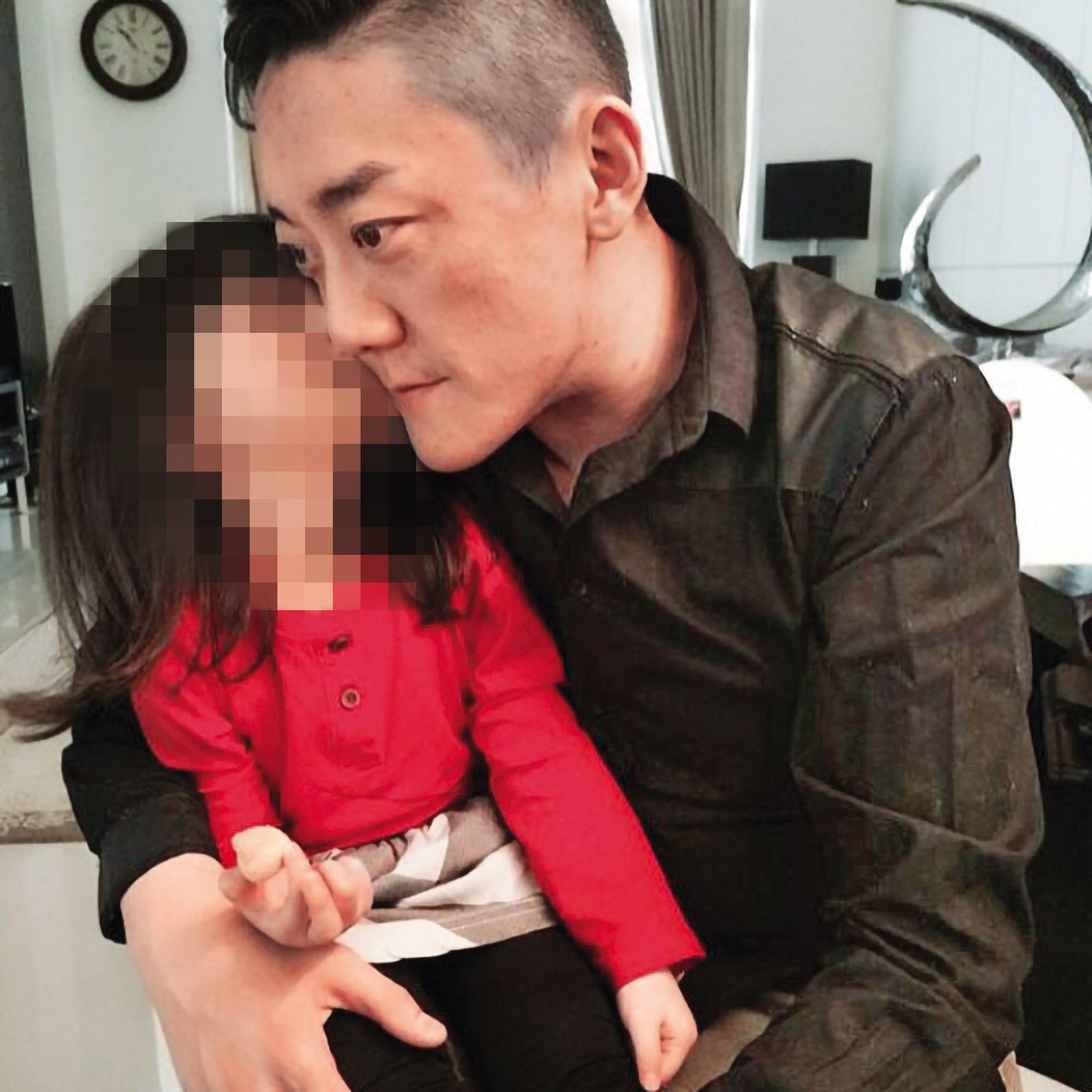 過往的甜蜜回憶與現在的分離