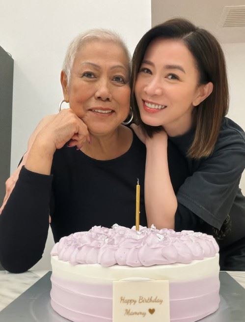 佘詩曼(右)透露,自己早已立下遺囑,並將大部分資產指定留給最牽掛的母親及兩位兄弟。左為佘詩曼母親。