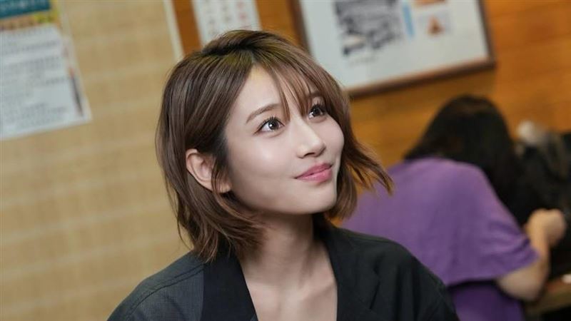 河北彩伽在台湾吃豆花的美照