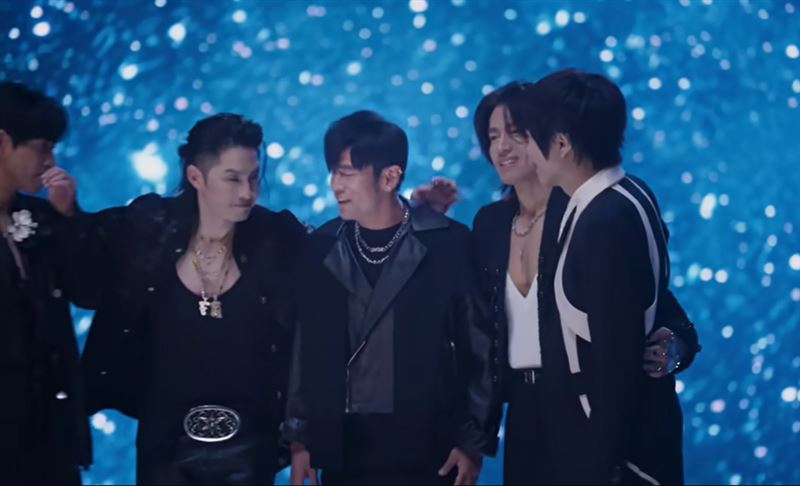 世紀同框!周杰倫、阿信合體F3跨3大洲拍MV