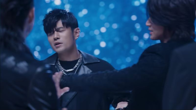 周杰倫站C位,和F3、阿信同台飆歌毫無違和感