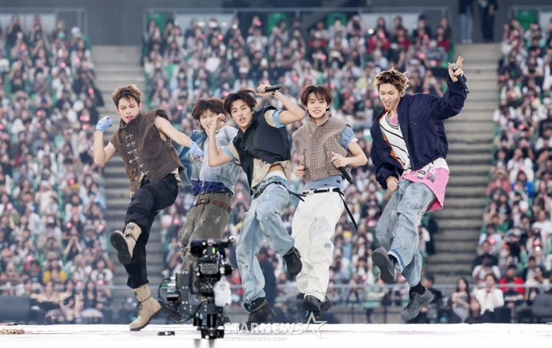 CORTIS在AAA頒獎典禮上的表演