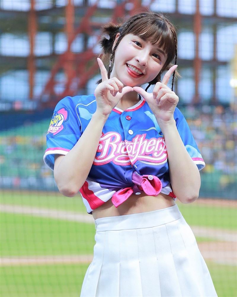 峮峮读音与粉丝互动照