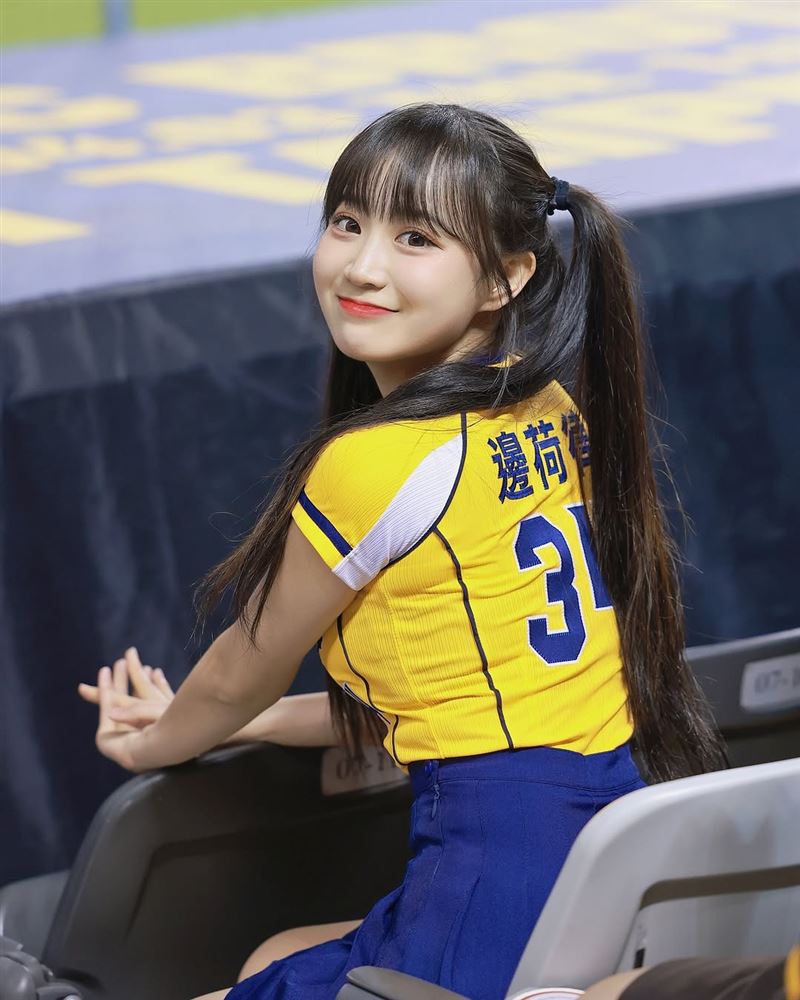 邊荷律艺名故事图片