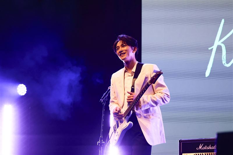 町田啓太挑戰臭豆腐